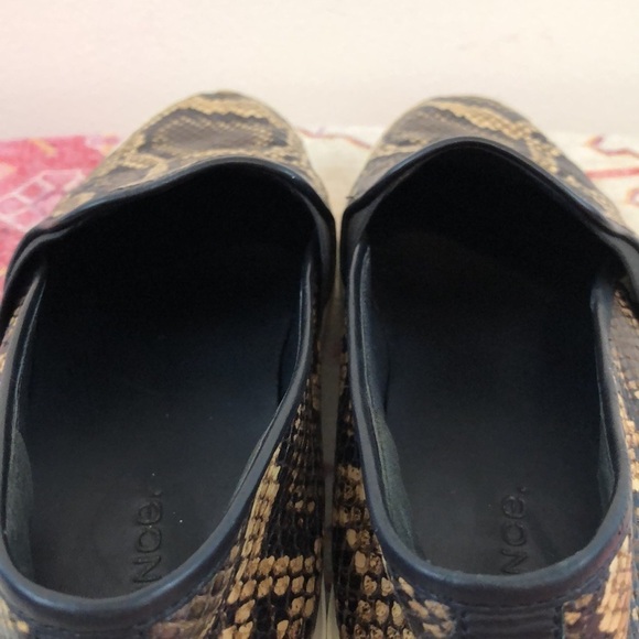 Vince Blair Snakeskin Leather Slip On Shoes Size 8 - Picture 7 of 11